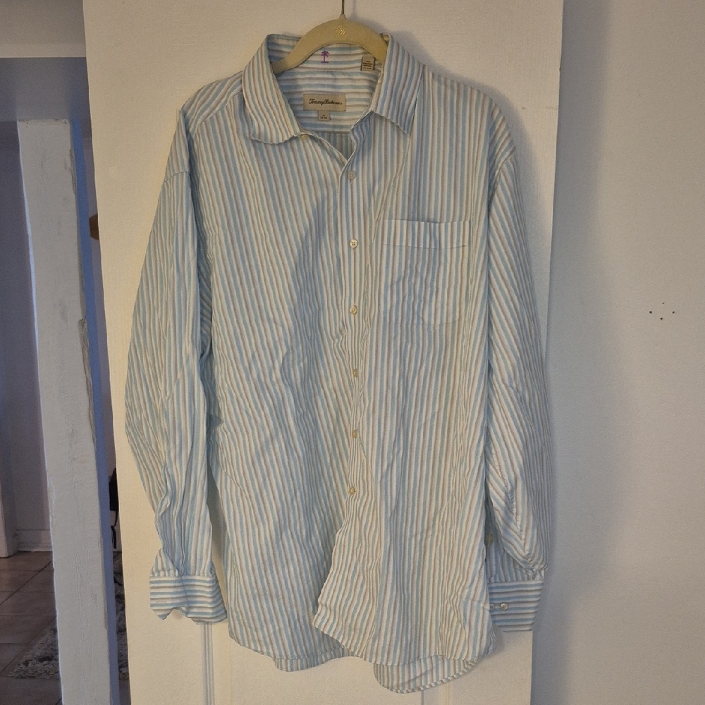 Tommy Bahama Blue and White Casual Button Down Shirt. Sz. 18. 34-35
